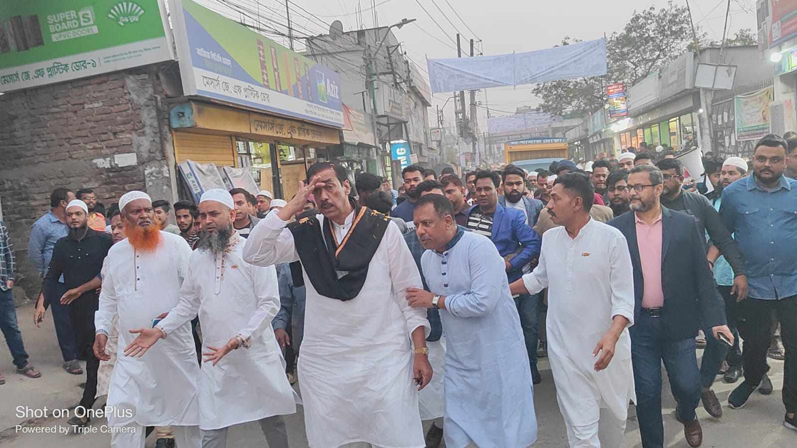 সিদ্ধিরগঞ্জে শামীম ওসমানের গণসংযোগ ও উঠান বৈঠক বিএনপি’র ডাকা অবরোধ কেউ মানছে না ———————– শামীম ওসমান