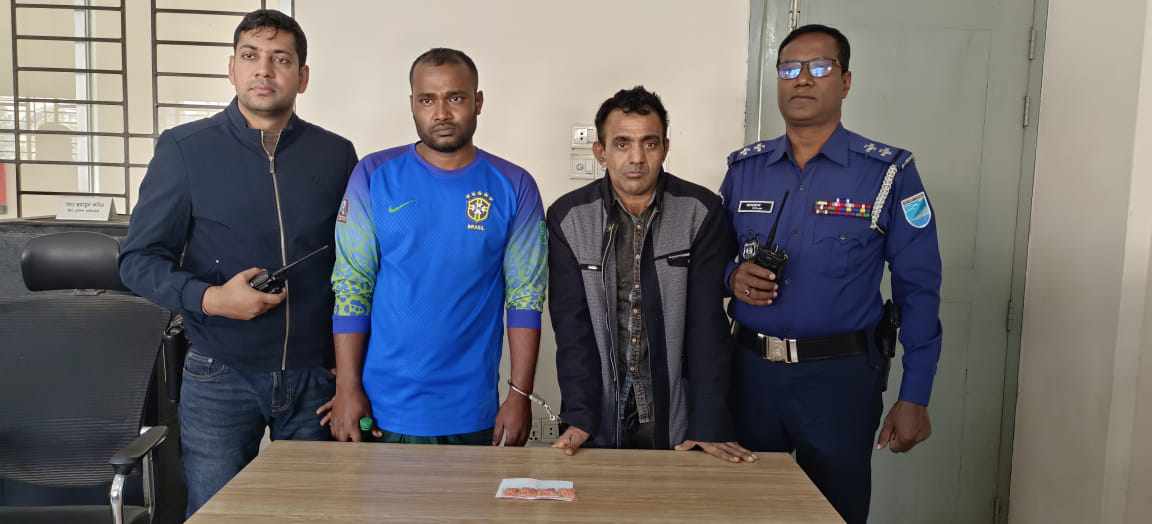 সিদ্ধিরগঞ্জে কাউন্সিলর রুহুল মোল্লার বড় ভাই ২শ ইয়াবাসহ গ্রেফতার