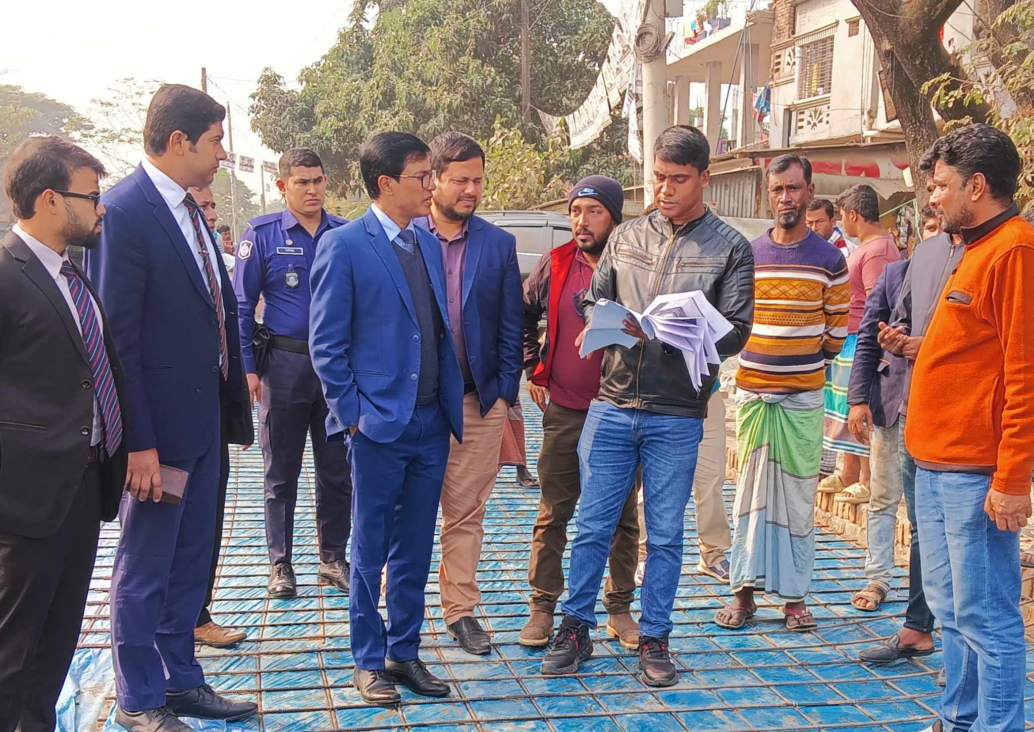 রূপগঞ্জে সড়ক নির্মান কাজ পরিদর্শন করলেন জেলা প্রশাসক মাহমুদুল হক