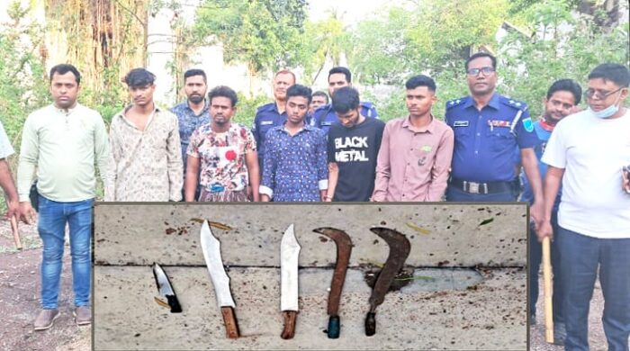 সিদ্ধিরগঞ্জে পুলিশের বিশেষ অভিযানে দেশীয় অস্ত্রসহ ৫ ডাকাত সদস্য গ্রেপ্তার
