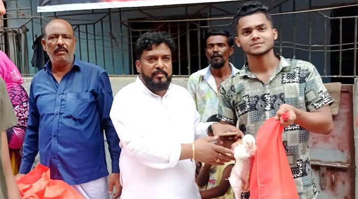 সিদ্ধিরগঞ্জে ৪নং ওয়ার্ডে কবির হোসেনের উদ্যোগে ঈদ সামগ্রী বিতরণ