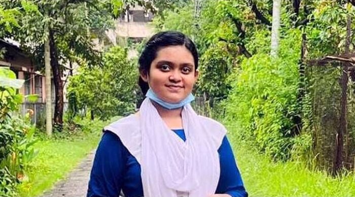 সিদ্ধিরগঞ্জে হুমায়ুন কবিরের মেয়ে তিশা এসএসসি পরীক্ষায় জিপিএ-৫ পেয়ে উত্তীর্ণ হয়েছে