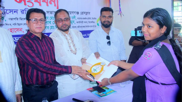 সিদ্ধিরগঞ্জে হাবিবুল্লাহ মডেল হাইস্কুলের বৃত্তিপ্রাপ্ত শিক্ষার্থীদের সংবর্ধনা
