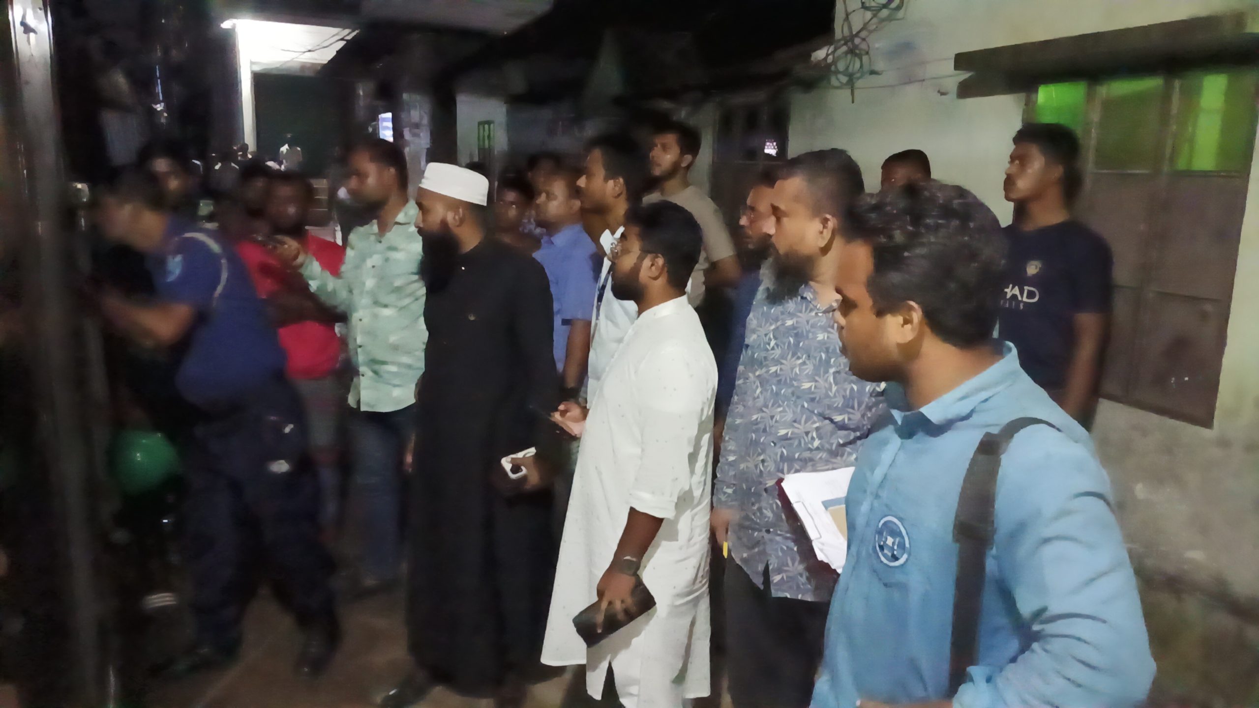সিদ্ধিরগঞ্জে বিদ্যুৎ চুরিরোধকল্পে নির্বাহী ম্যাজিস্ট্রেটের নেতৃত্বে অটোরিকশার গ্যারেজে অভিযান ৪ লাখ টাকা জরিমানা