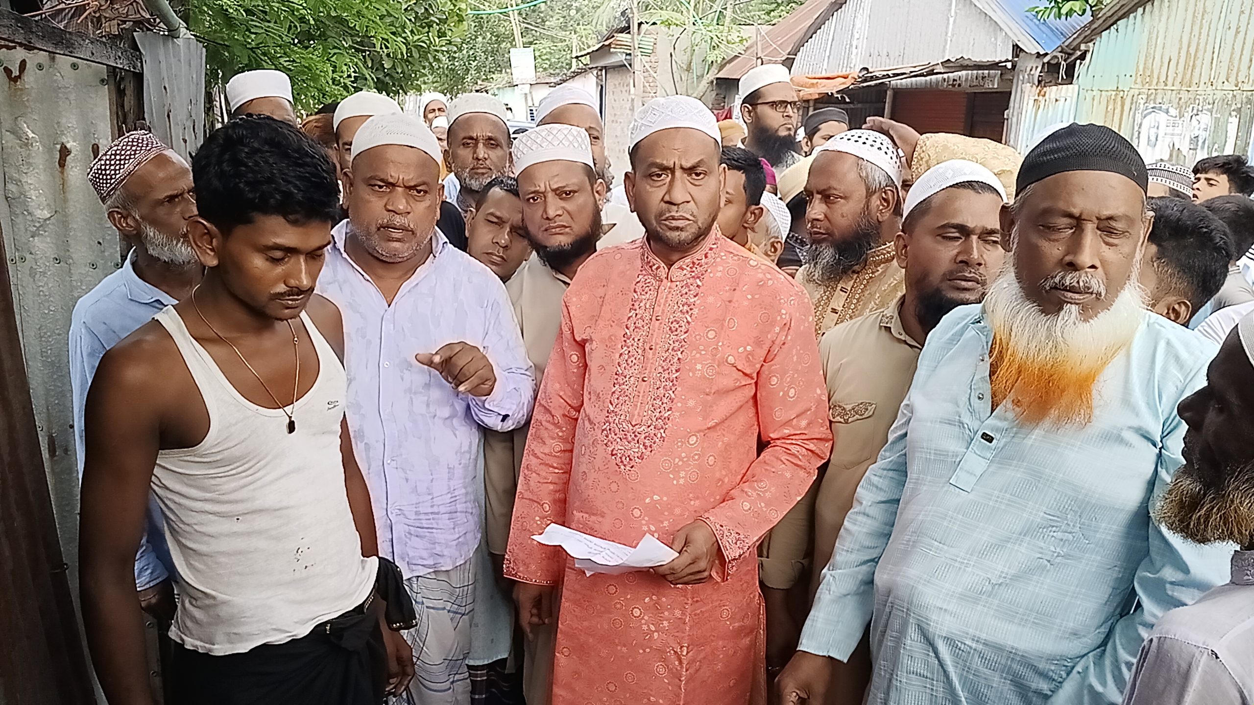 সিদ্ধিরগঞ্জে মাদকের বিরুদ্ধে মুসল্লিদের বিক্ষোভ মিছিল, তোফার নেতৃত্বে মাদক ব্যবসায়ীদের হুঁশিয়ারি